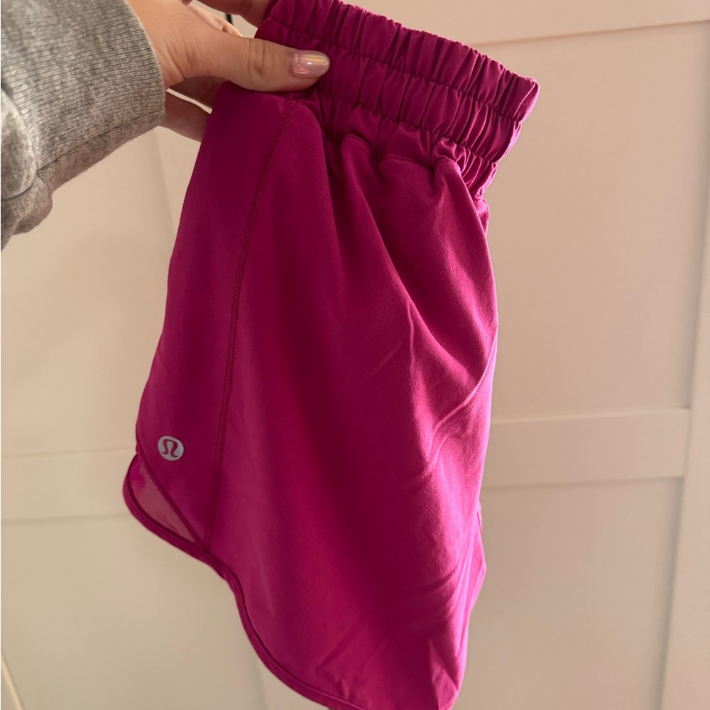 RARE 2019 “Fantom Fuchsia” Pink Hotty Hot Shorts Sz 2 Lululemon Women